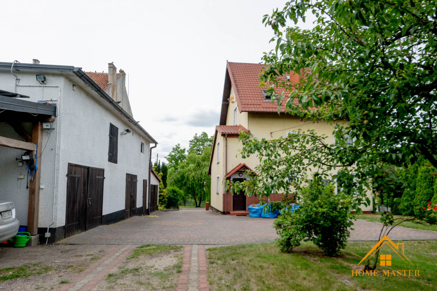 ostródzki, Dąbrówno, dom pomiędzy dwoma jeziorami